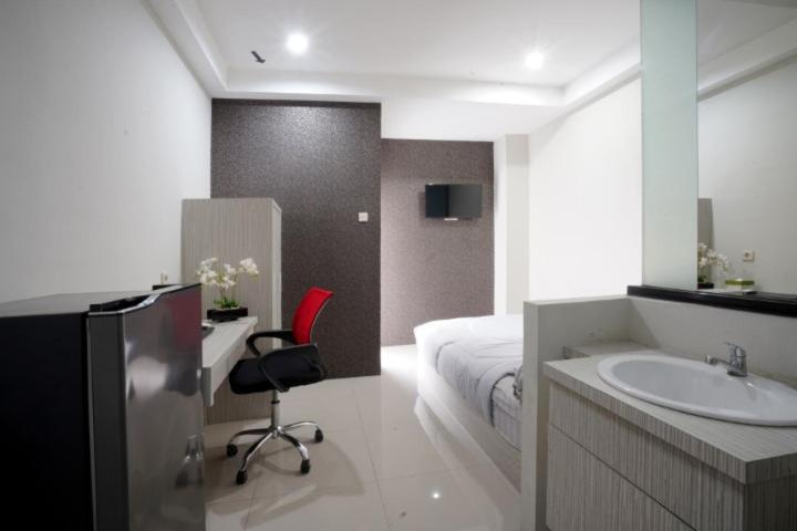 Dparagon Kalijudan Hostel Surabaya Ngoại thất bức ảnh