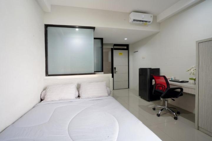 Dparagon Kalijudan Hostel Surabaya Ngoại thất bức ảnh